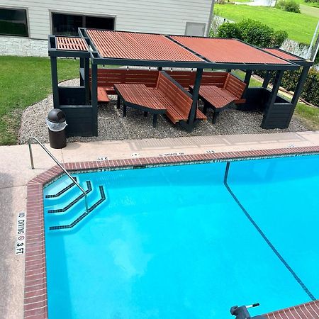 Lone Star Inn And Suites Виктория Екстериор снимка
