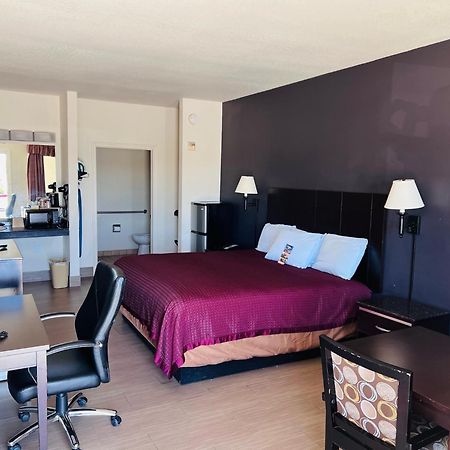 Lone Star Inn And Suites Виктория Екстериор снимка