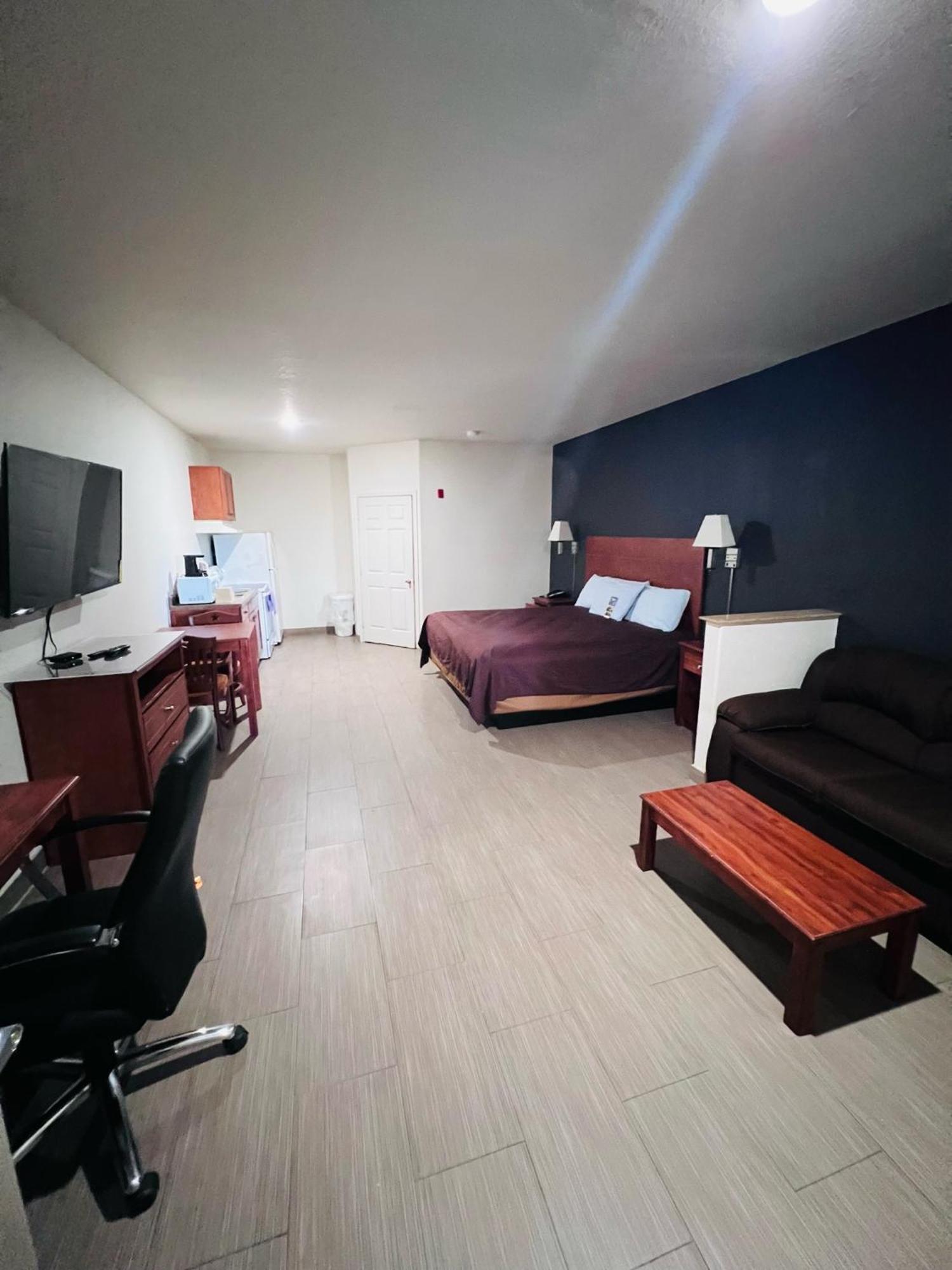 Lone Star Inn And Suites Виктория Екстериор снимка