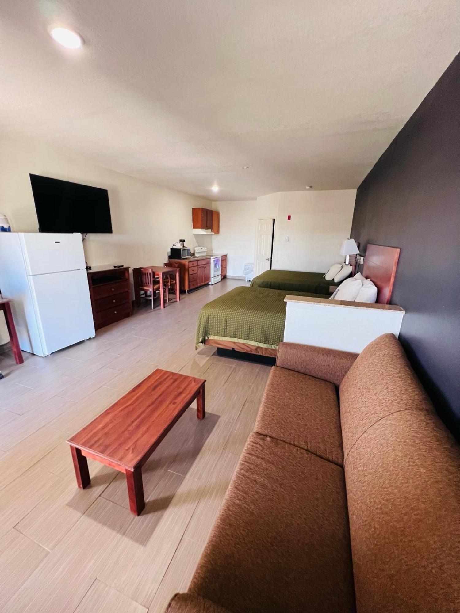 Lone Star Inn And Suites Виктория Екстериор снимка