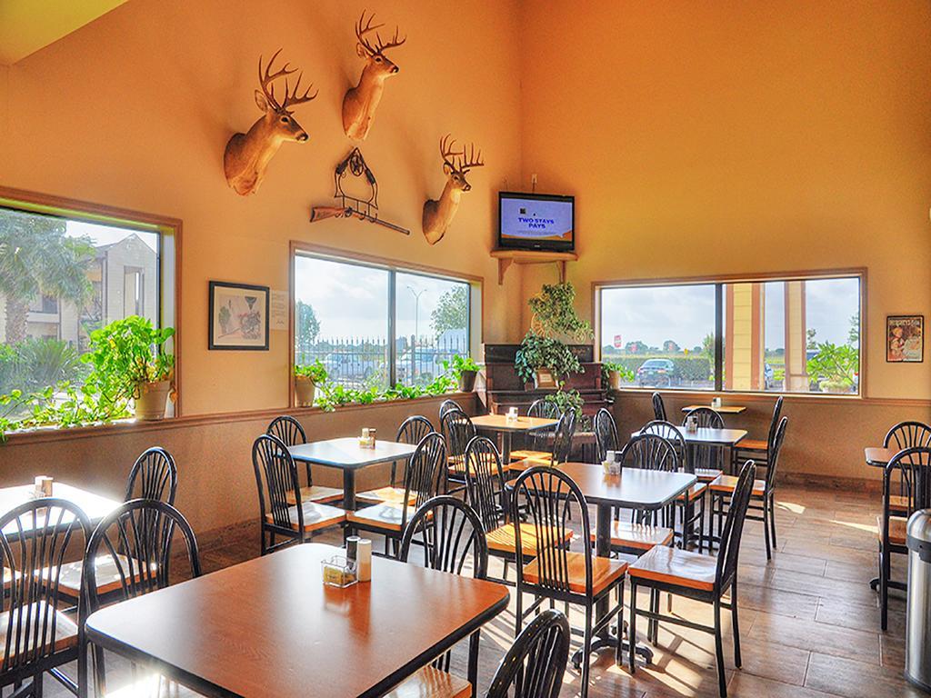 Lone Star Inn And Suites Виктория Екстериор снимка