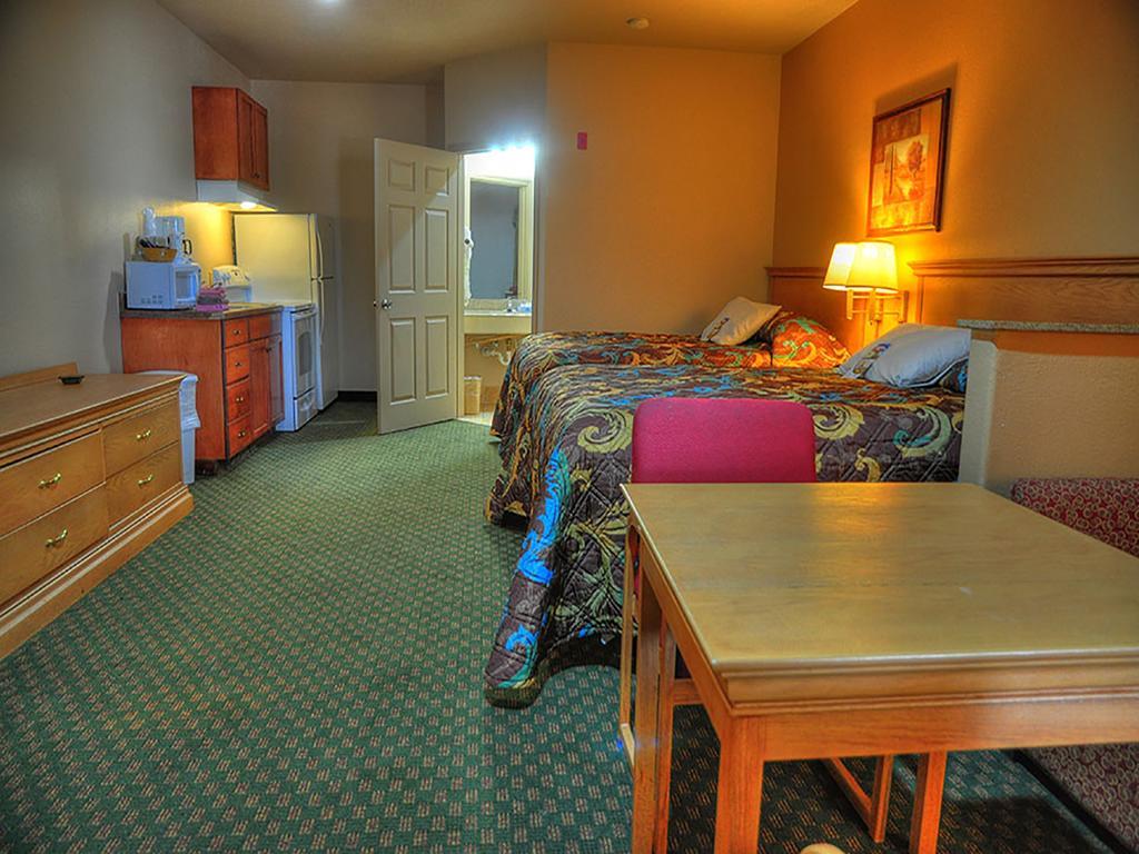 Lone Star Inn And Suites Виктория Екстериор снимка