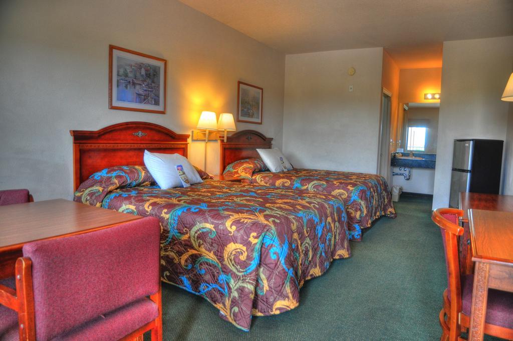 Lone Star Inn And Suites Виктория Екстериор снимка