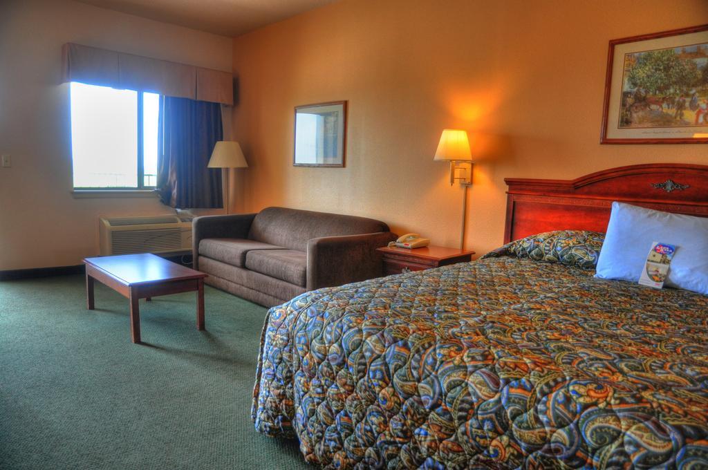 Lone Star Inn And Suites Виктория Екстериор снимка
