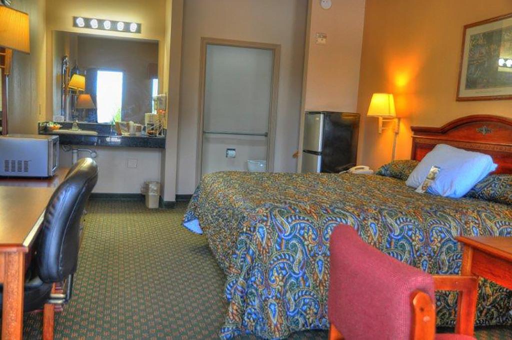 Lone Star Inn And Suites Виктория Екстериор снимка