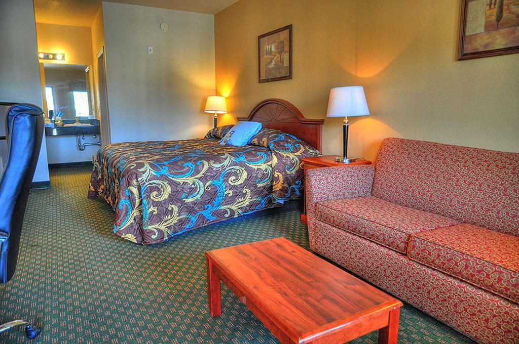 Lone Star Inn And Suites Виктория Екстериор снимка