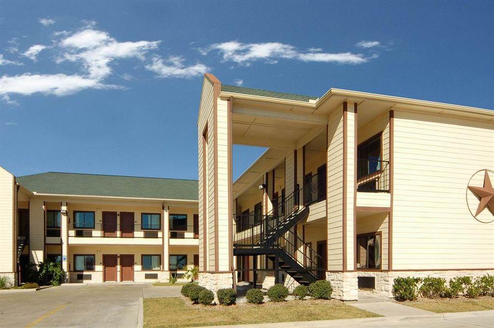 Lone Star Inn And Suites Виктория Екстериор снимка