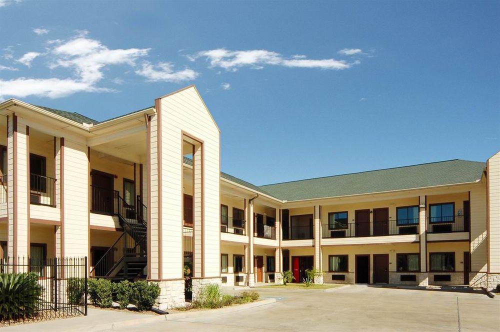 Lone Star Inn And Suites Виктория Екстериор снимка
