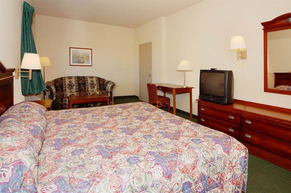 Lone Star Inn And Suites Виктория Екстериор снимка