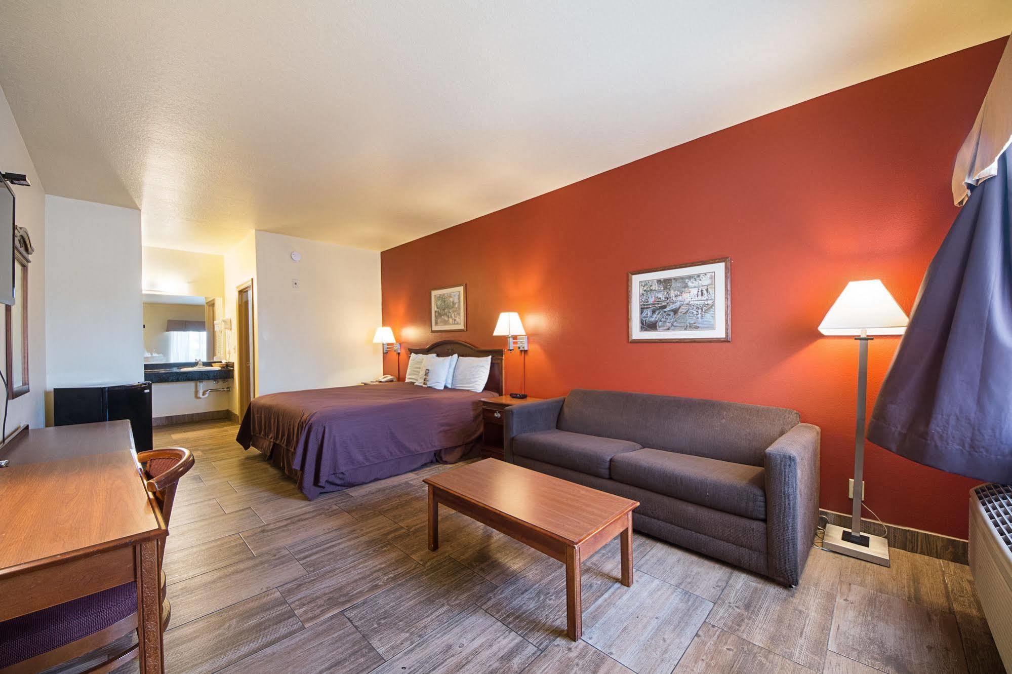 Lone Star Inn And Suites Виктория Екстериор снимка