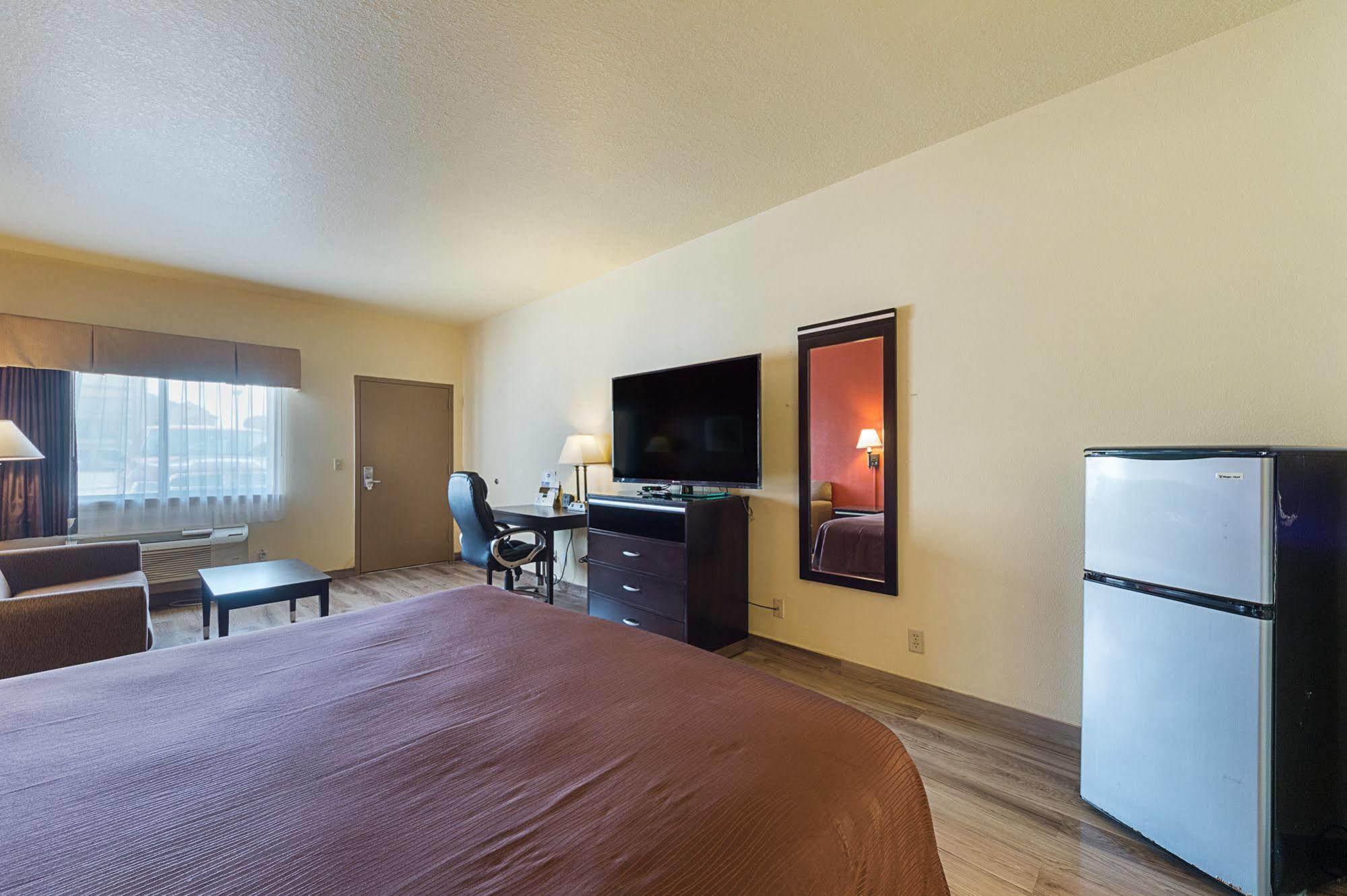 Lone Star Inn And Suites Виктория Екстериор снимка