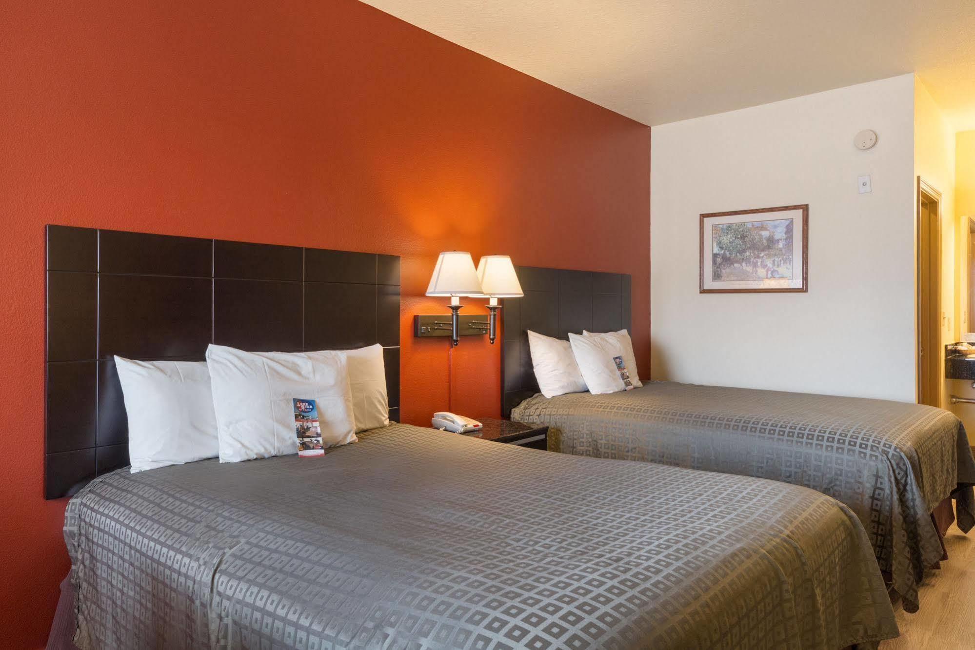 Lone Star Inn And Suites Виктория Екстериор снимка