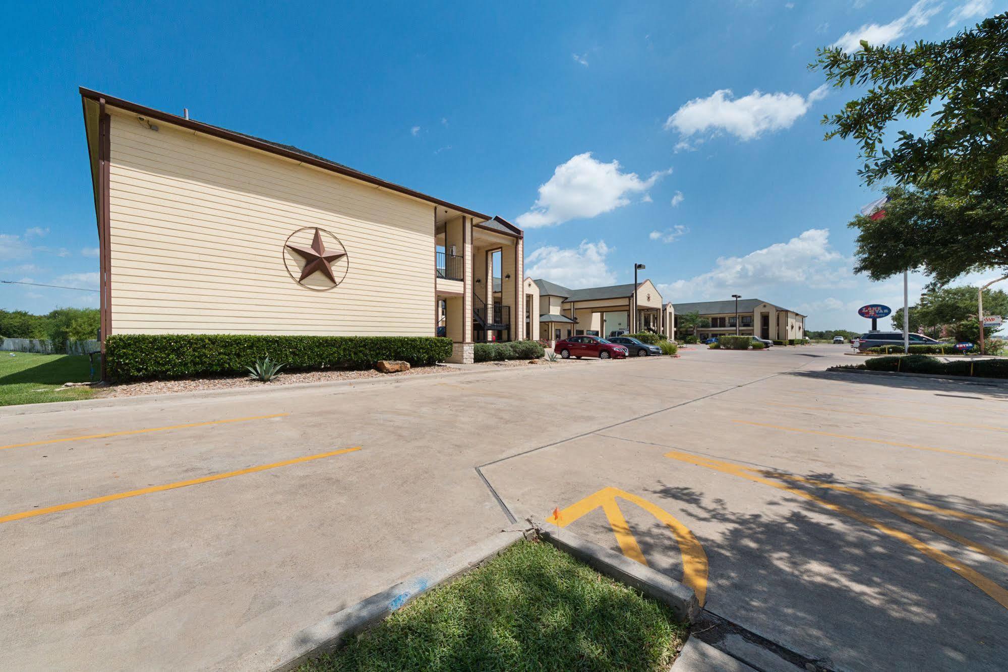 Lone Star Inn And Suites Виктория Екстериор снимка
