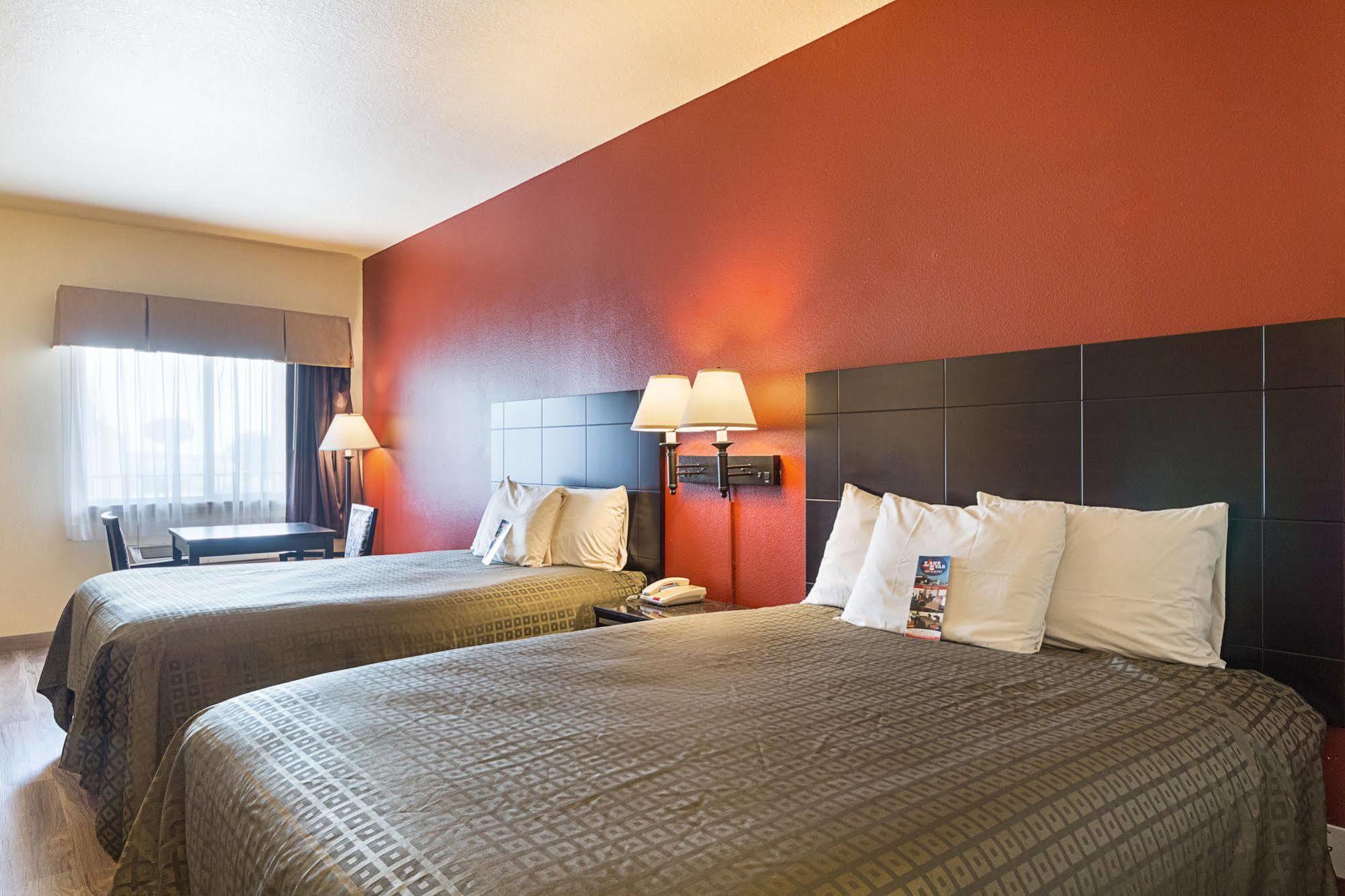 Lone Star Inn And Suites Виктория Екстериор снимка