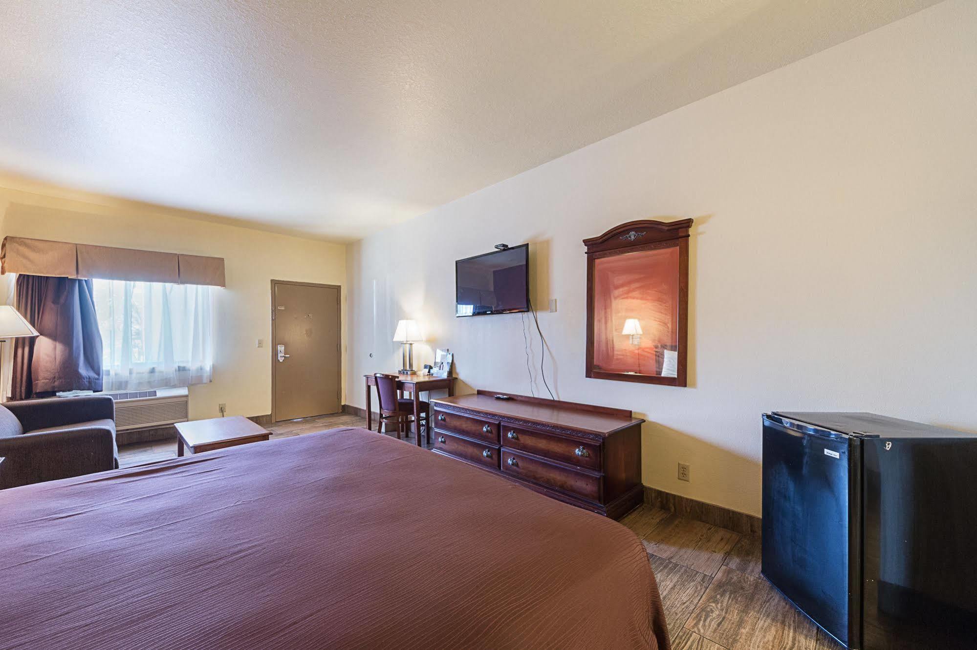 Lone Star Inn And Suites Виктория Екстериор снимка