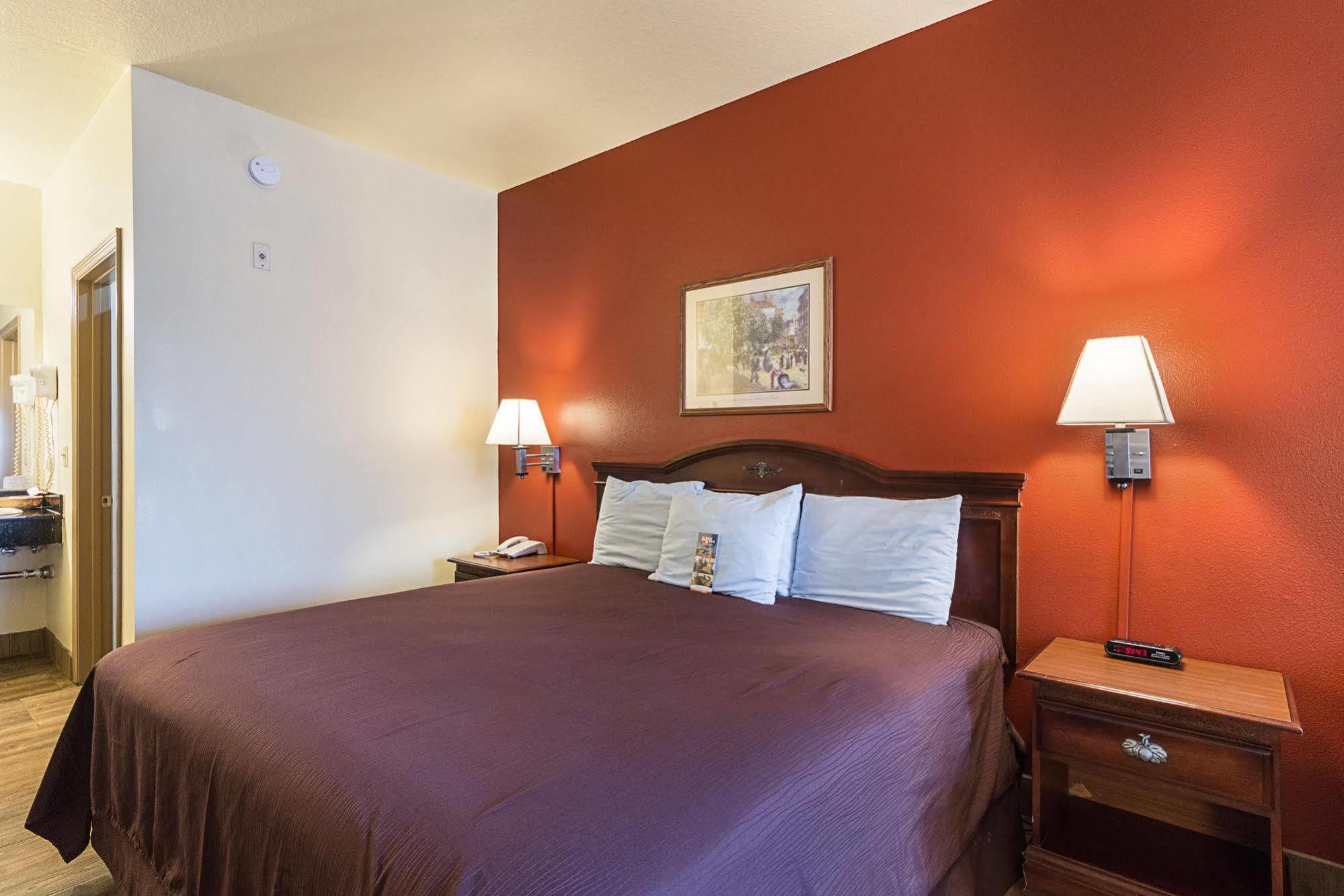 Lone Star Inn And Suites Виктория Екстериор снимка