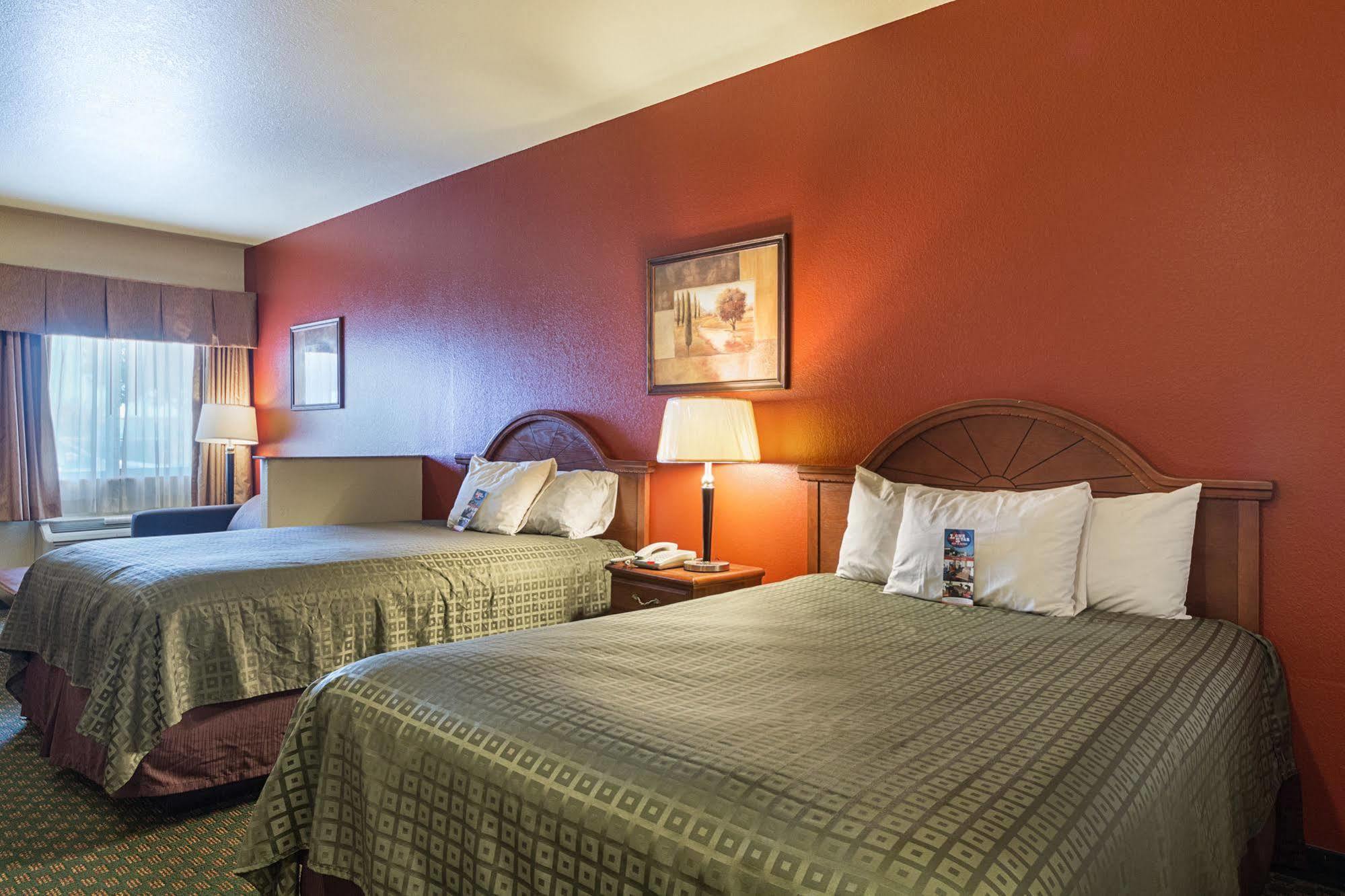 Lone Star Inn And Suites Виктория Екстериор снимка